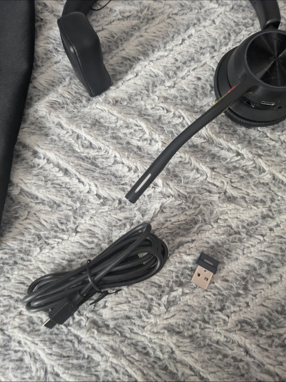 Poly Bluetooth Headset - Picture 3 of 8